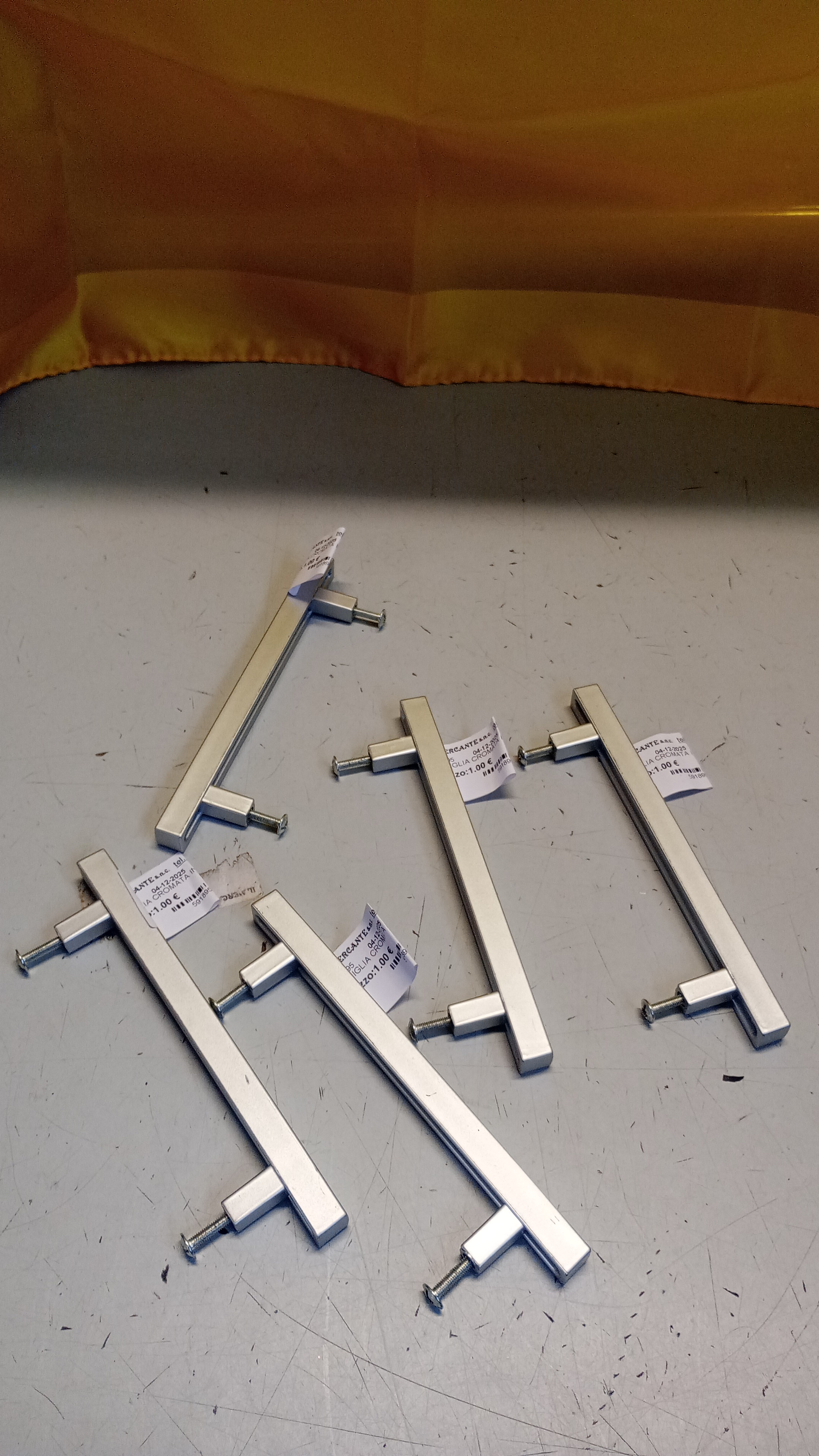 MANIGLIA CROMATA IN PLASTICA 