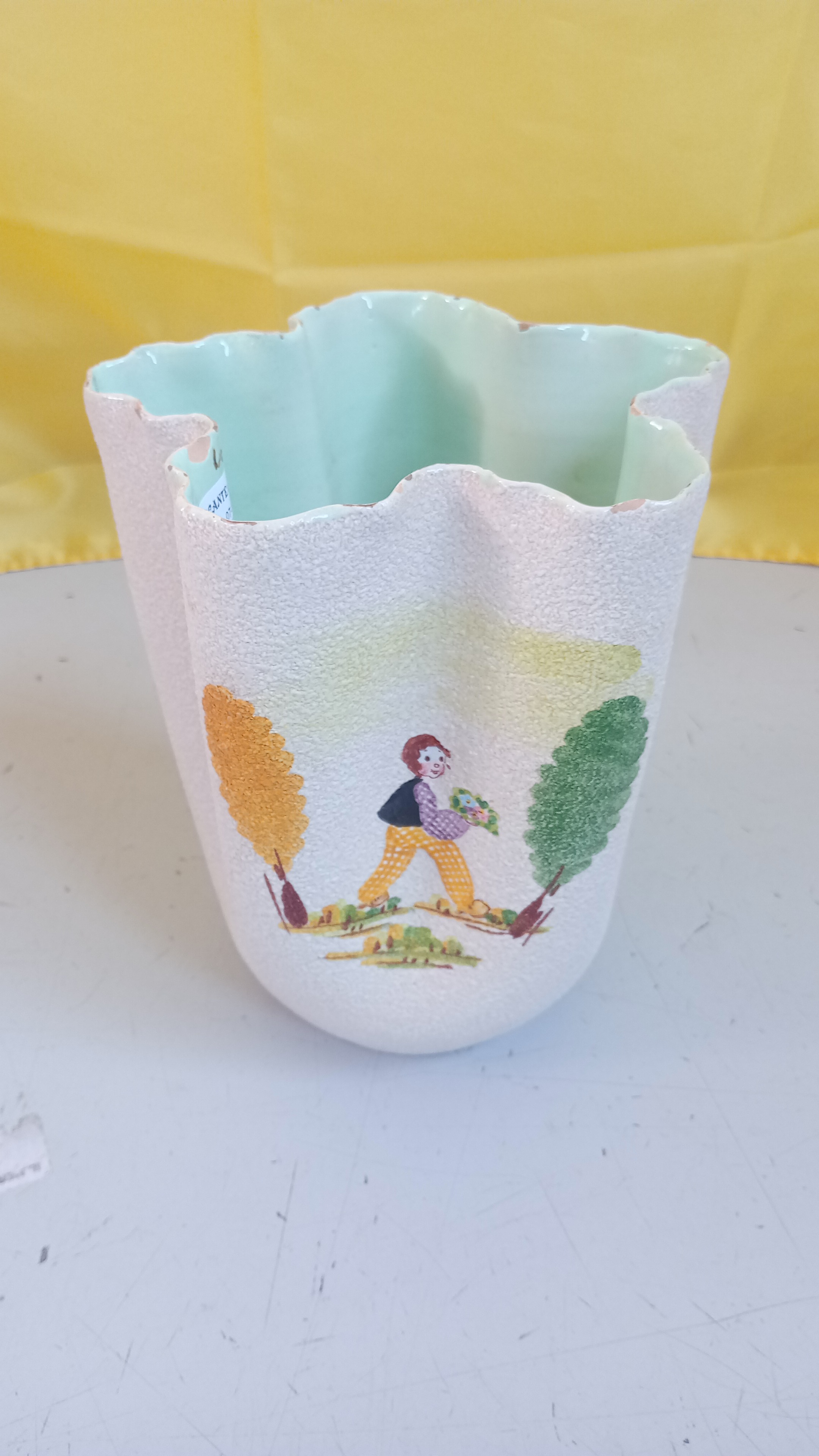 Vaso in ceramica bordo ondulato disegno bambina anni 40