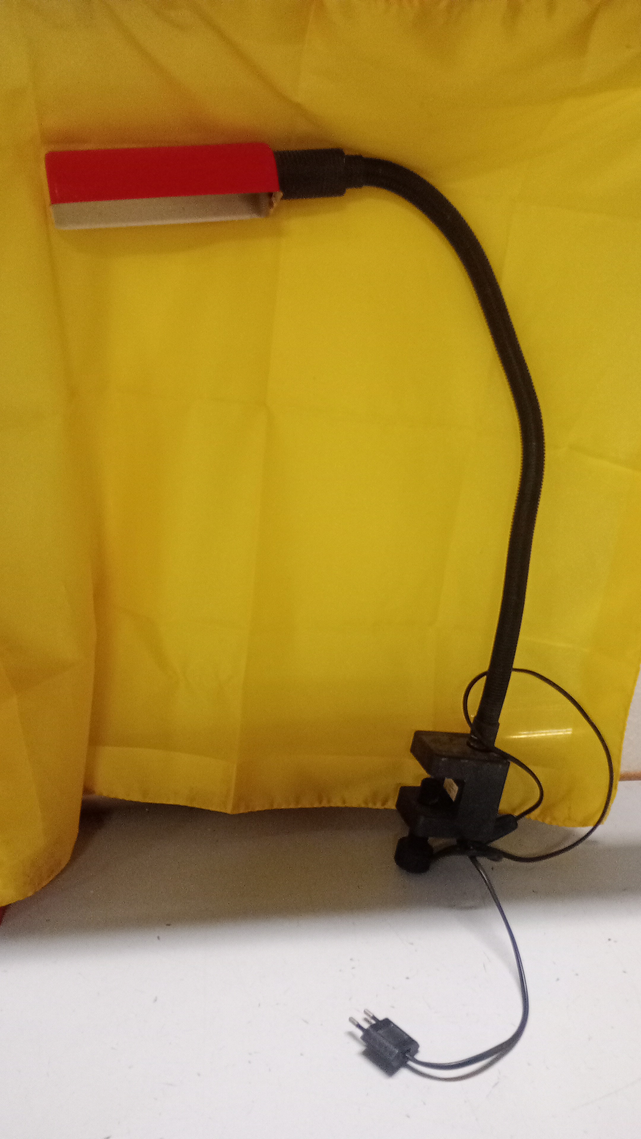 LAMPADA DA SCRIVANIA ROSSA ANNI 80