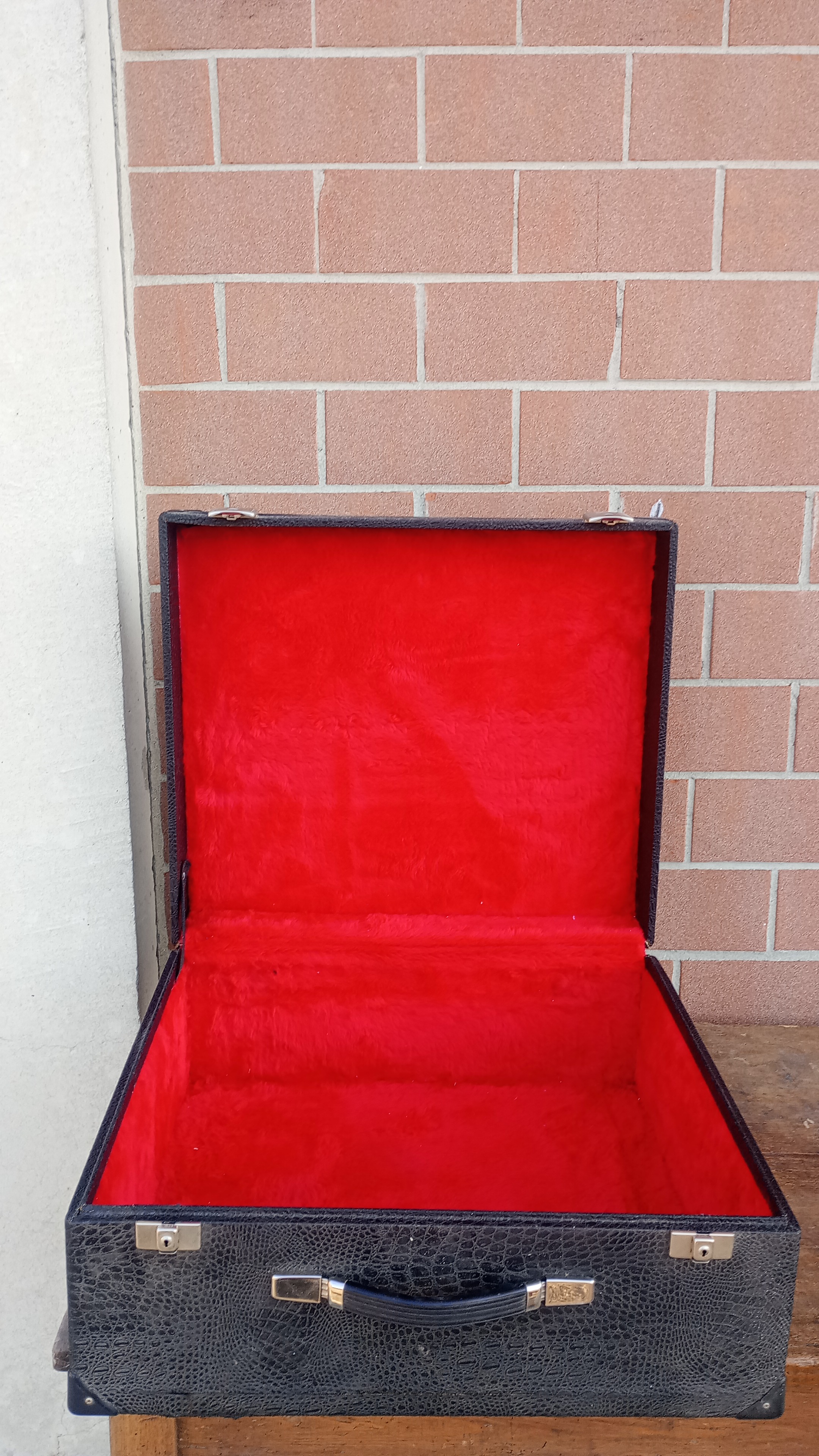 VLIGIA NERA INTERNO VELLUTO ROSSO