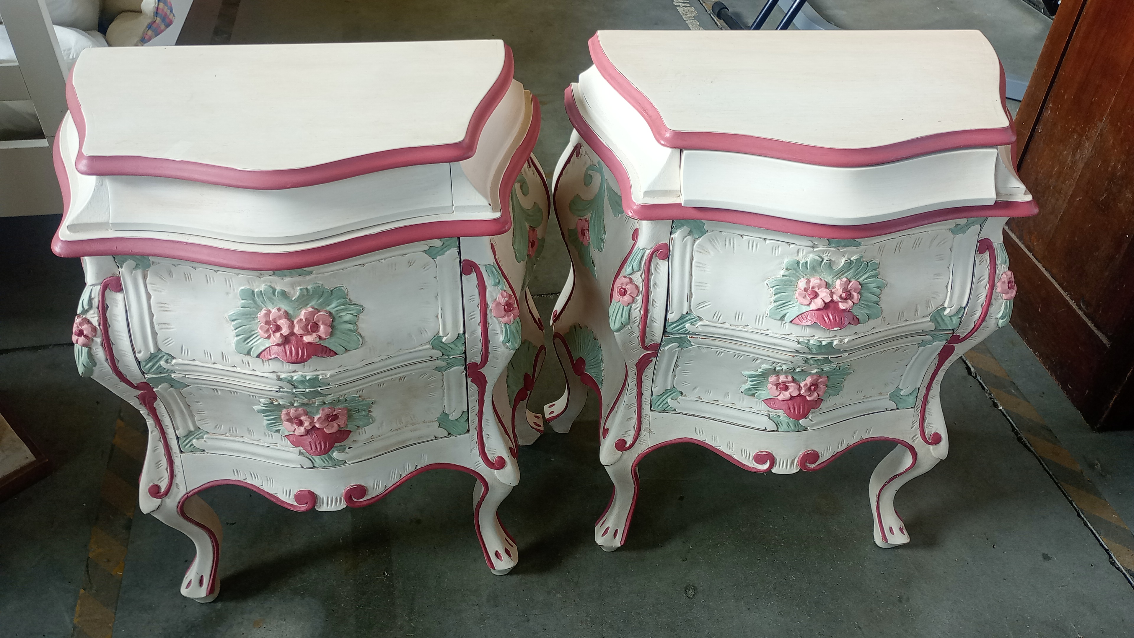 COPPIA DI COMODINI BIANCHI 