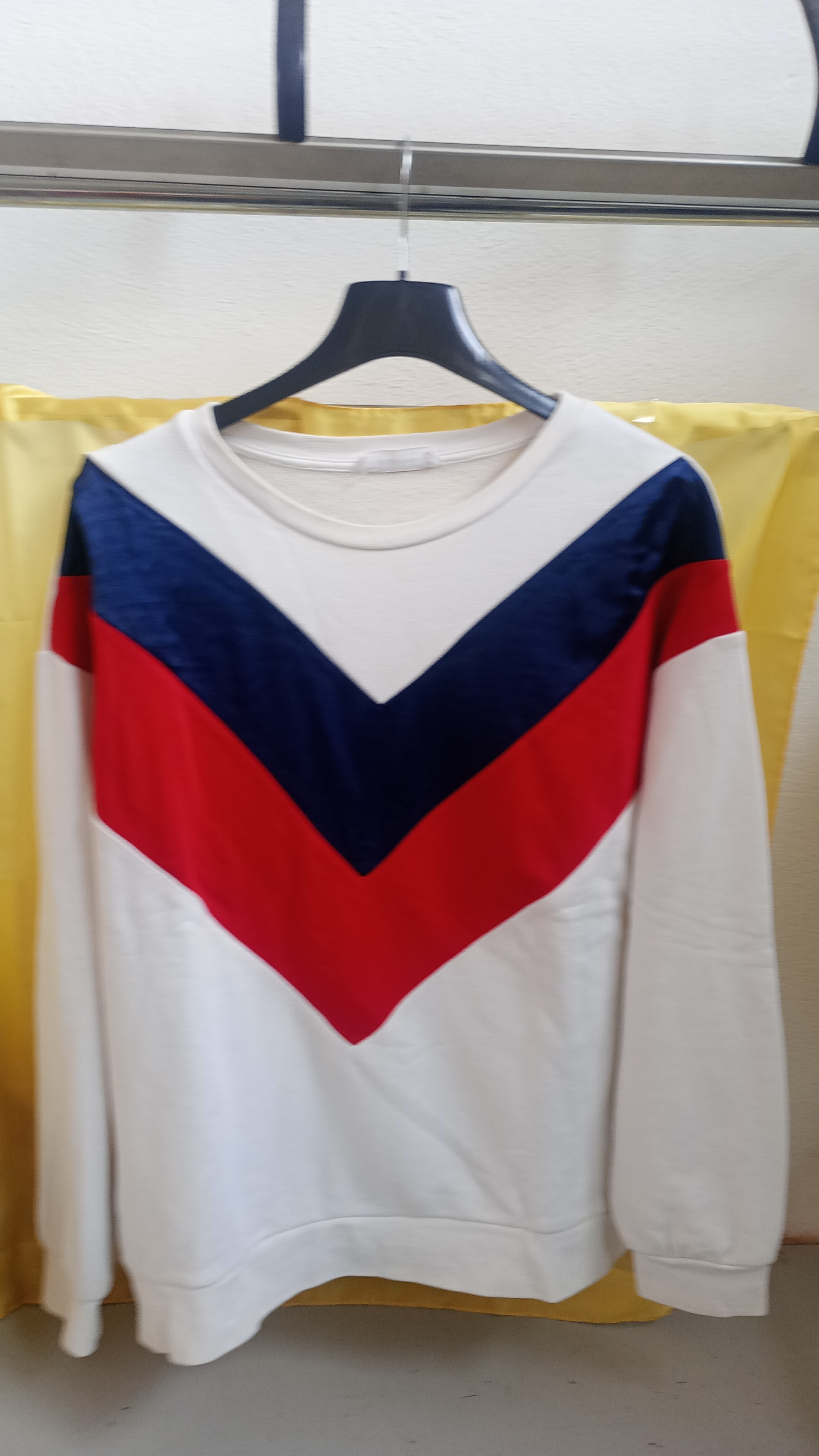 FELPA BIANCA STRADIVARIUS