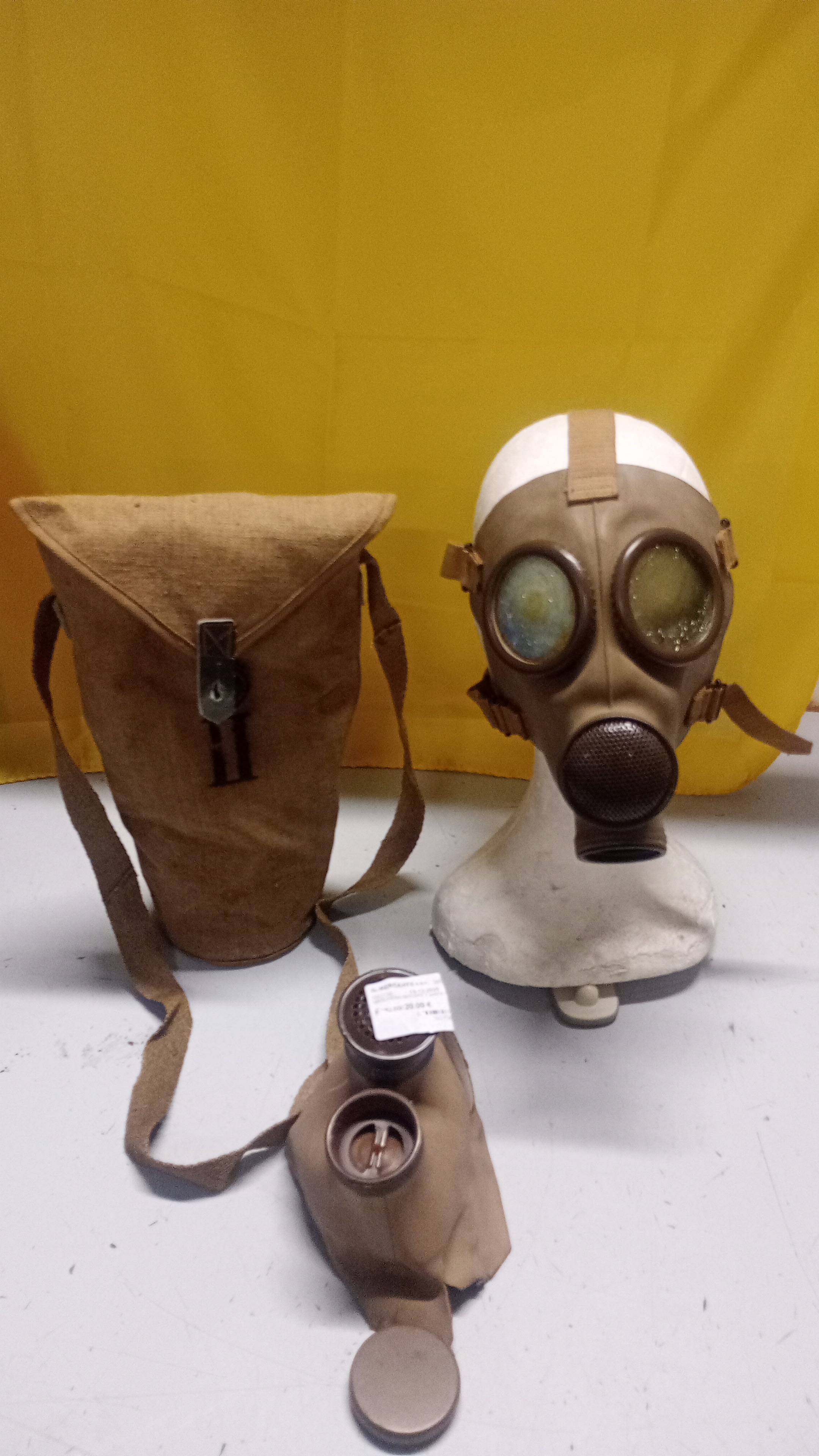 MASCHERA ANTIGAS 2 guerra mondiale datata 1938-39