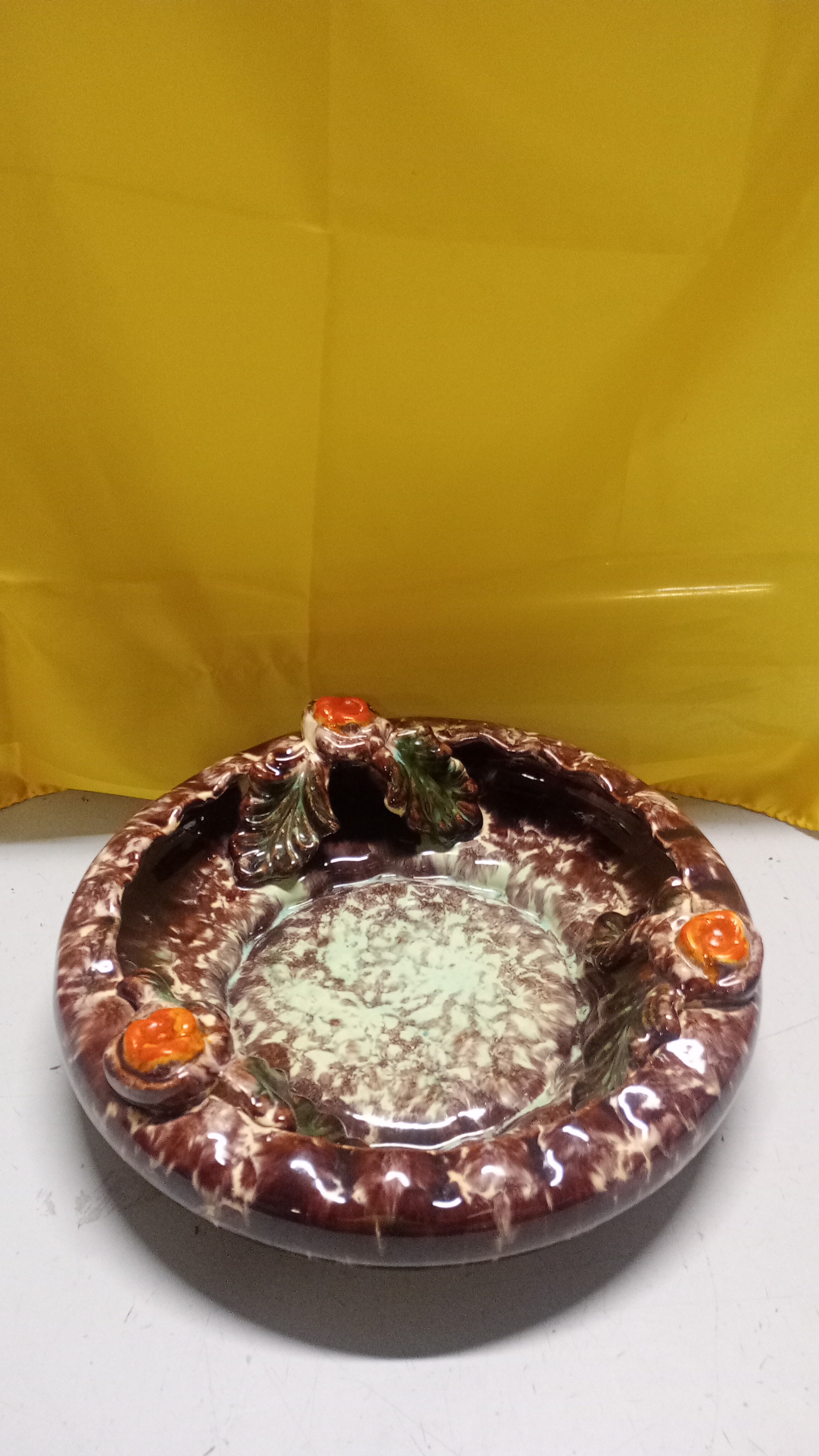 CENTROTAVOLA MARRONE CON DIS FIORI IN RILIEVO