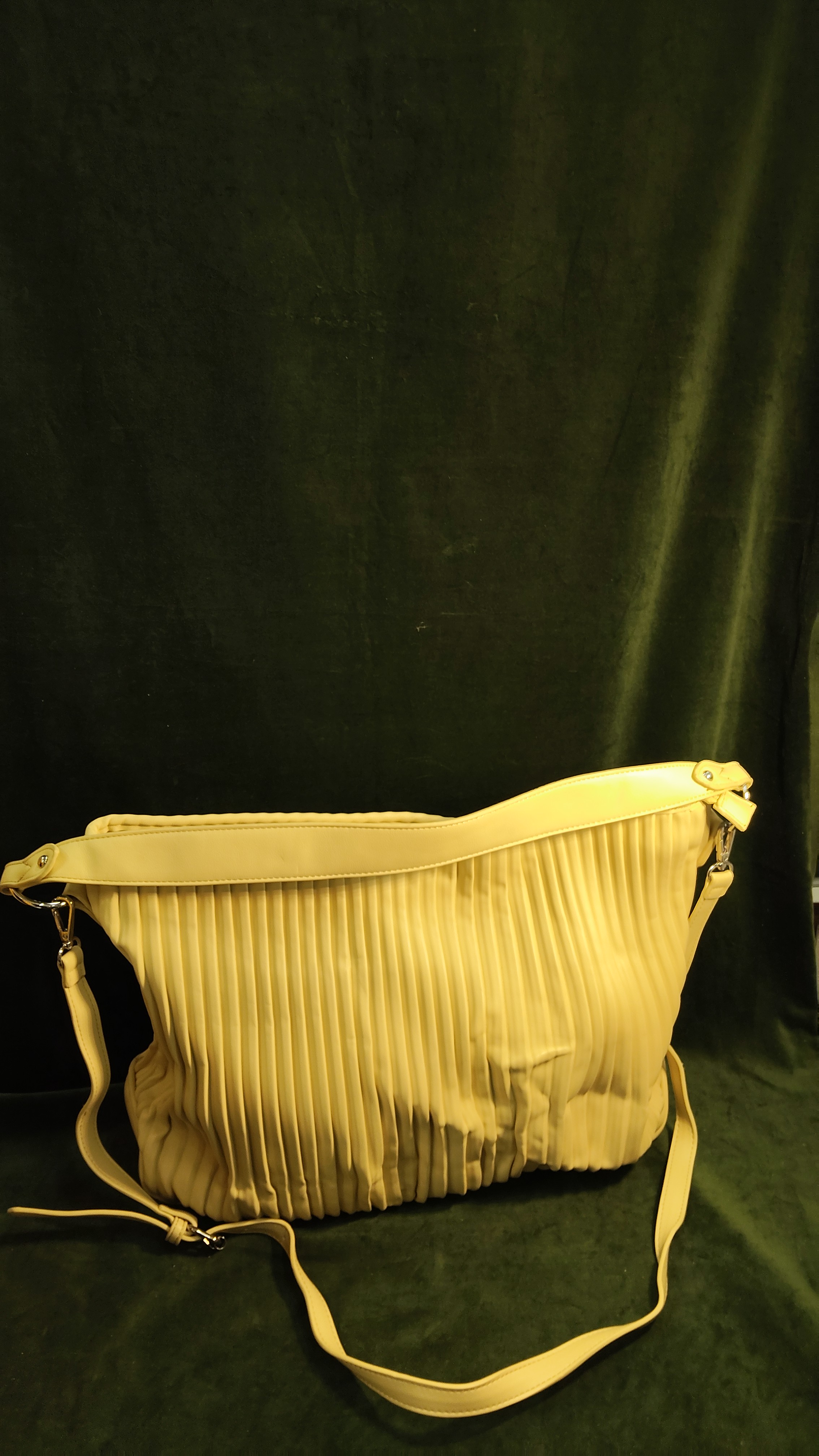 borsa gialla a pieghette
