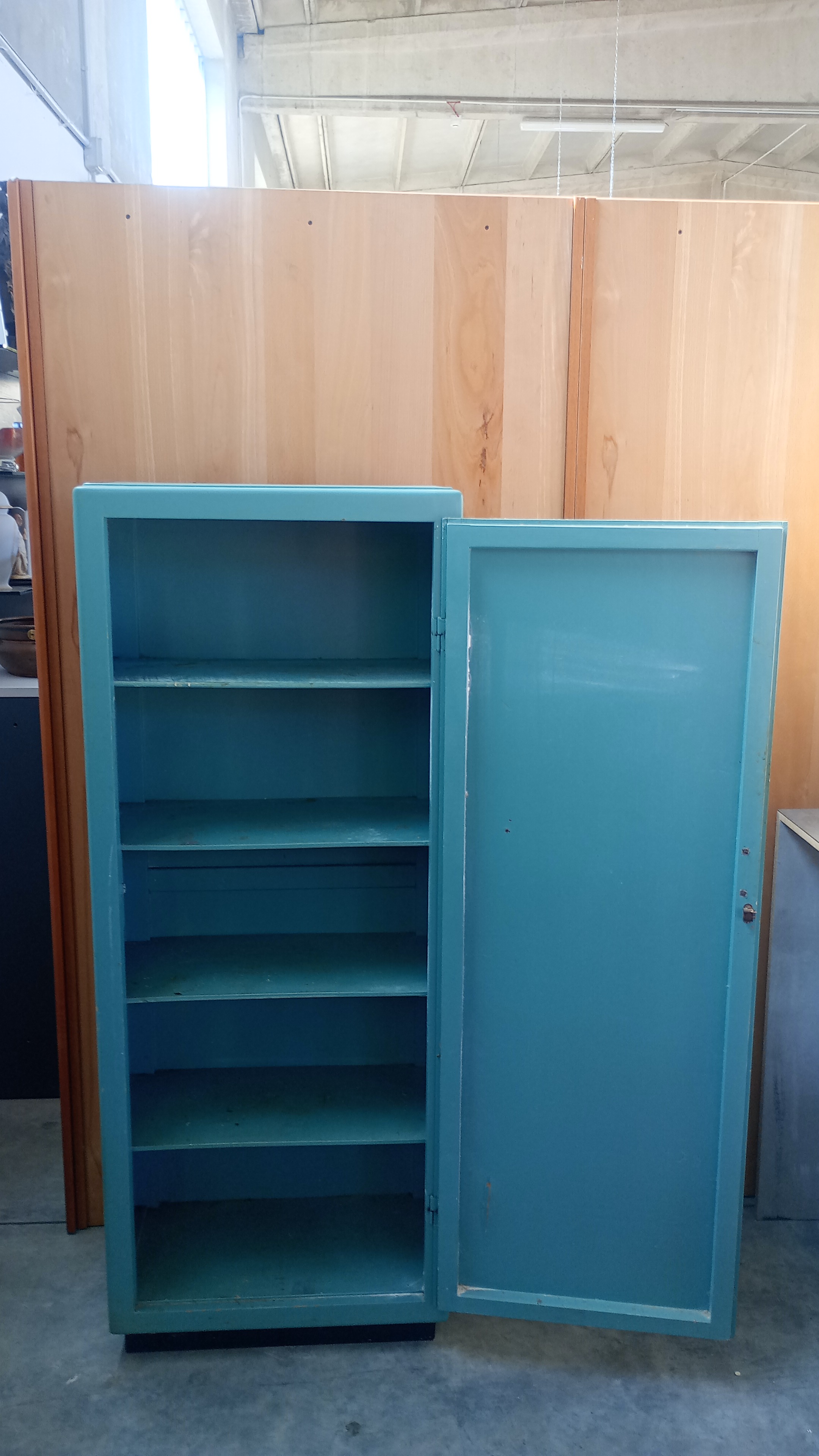 ARMADIO AZZURRO UN ANTA 
L 60
P 33
H 133
