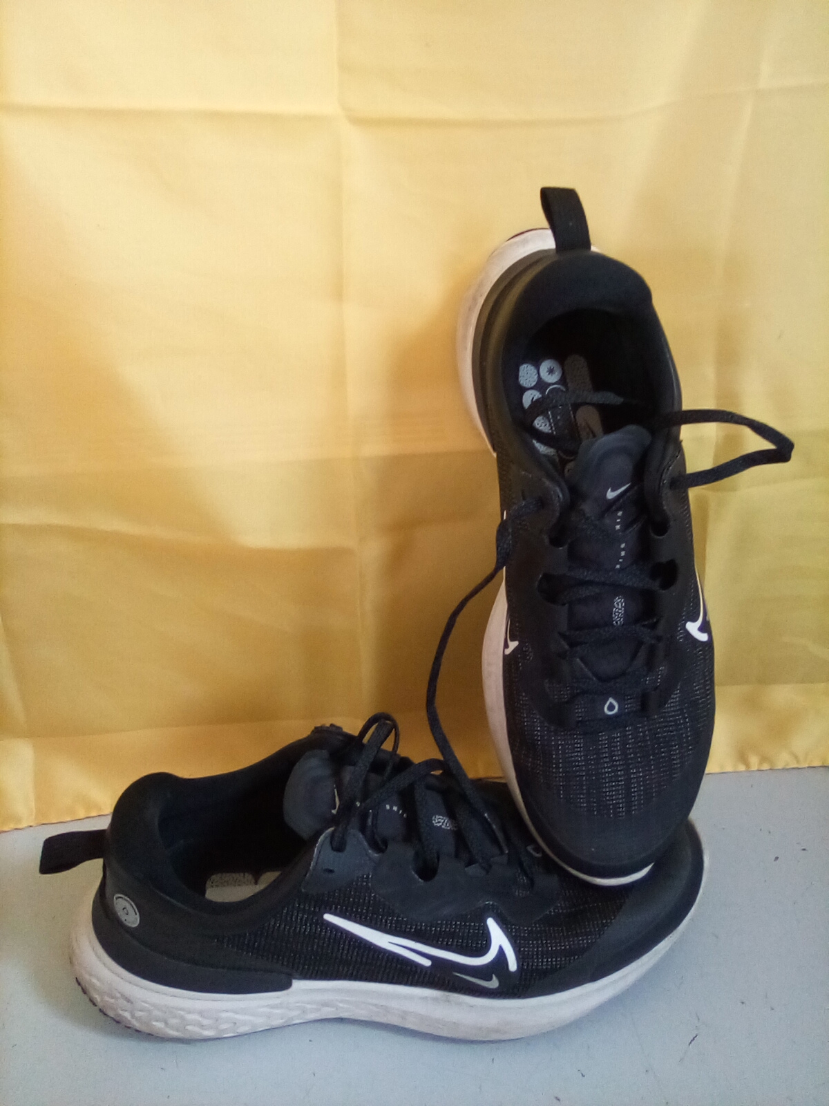  Sc. NIKE N. 44