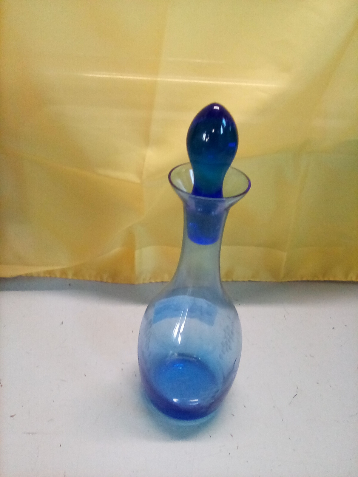 BOTTIGLIA BLU CON TAPPO