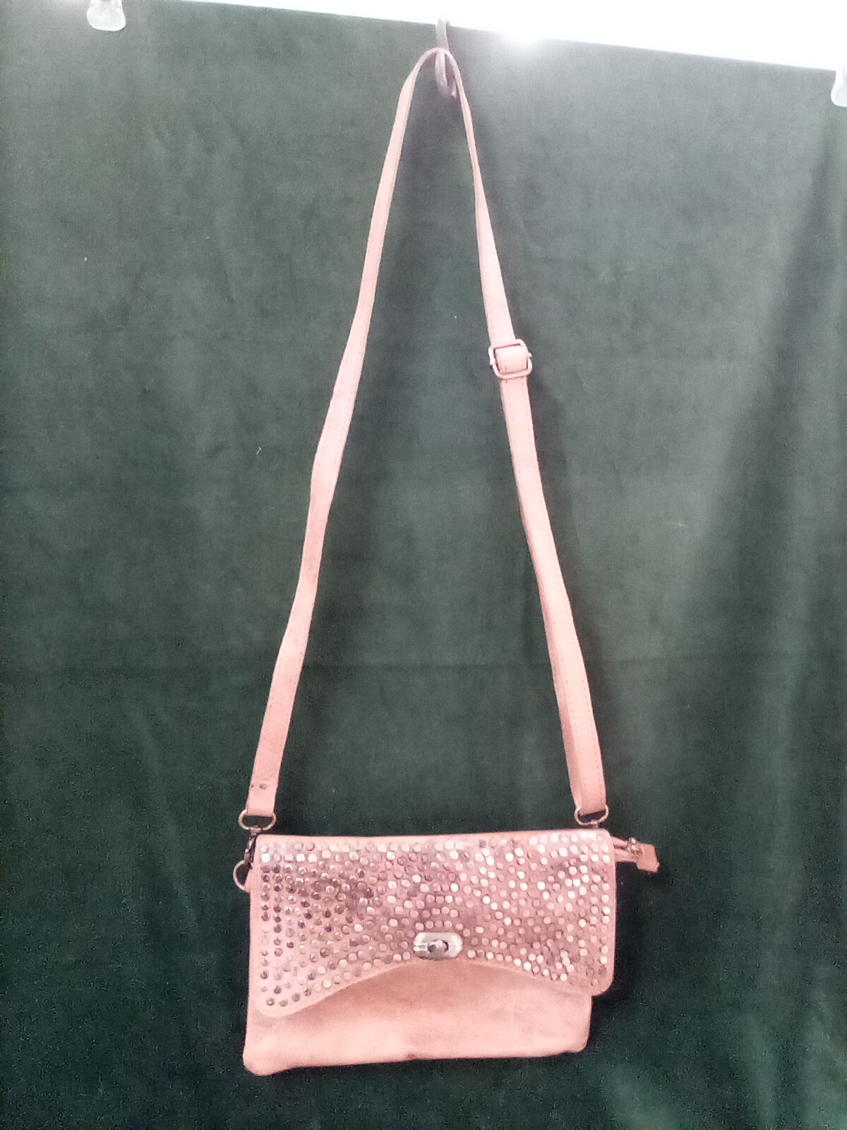 borsa in pelle con borchie