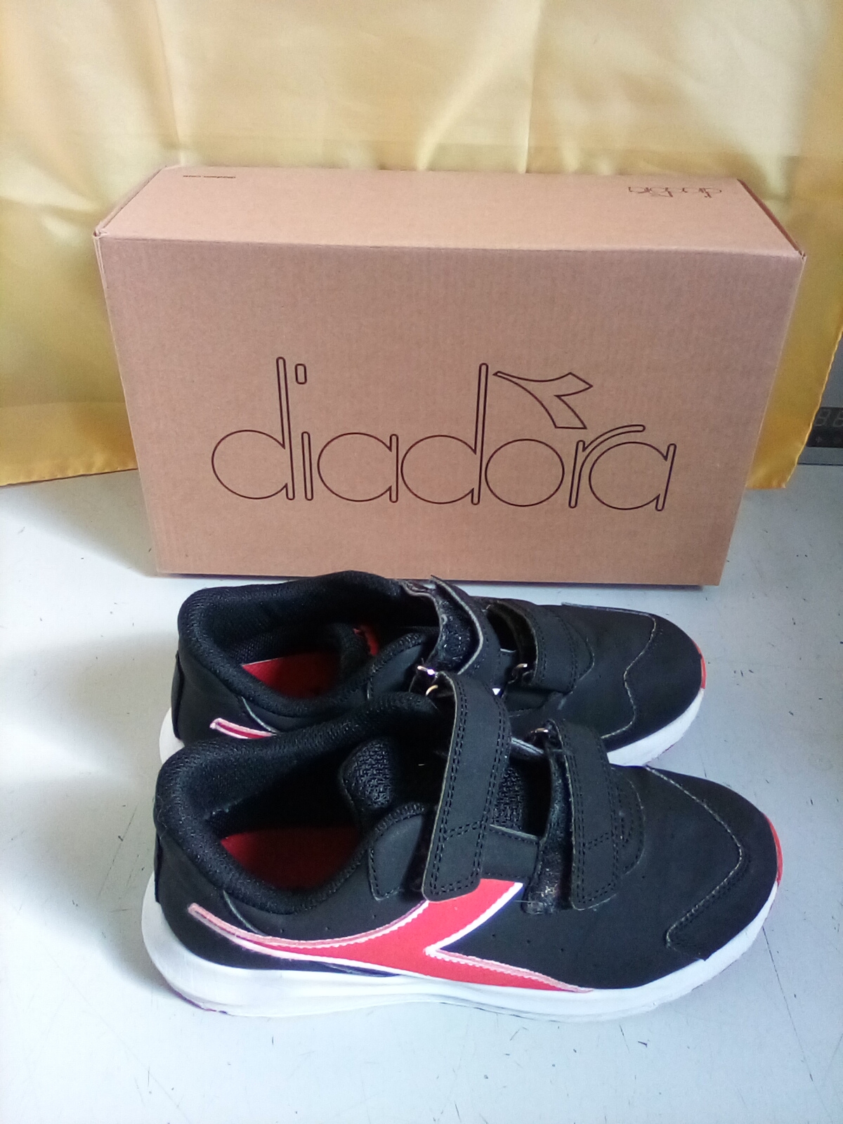 sc. DIADORA nere rosse n.38