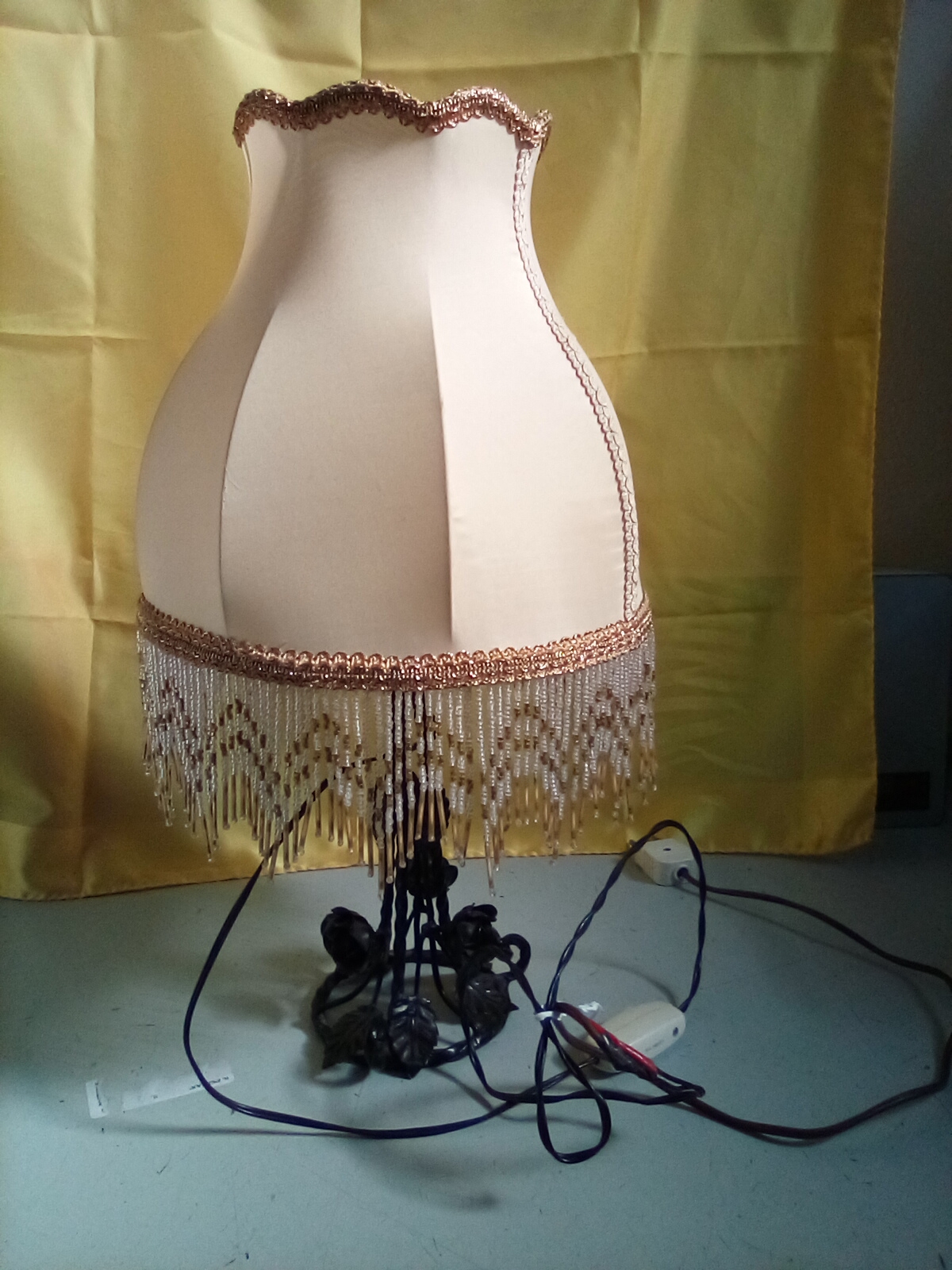 LAMPADA DA TAVOLO  FERRO BATTUTO 