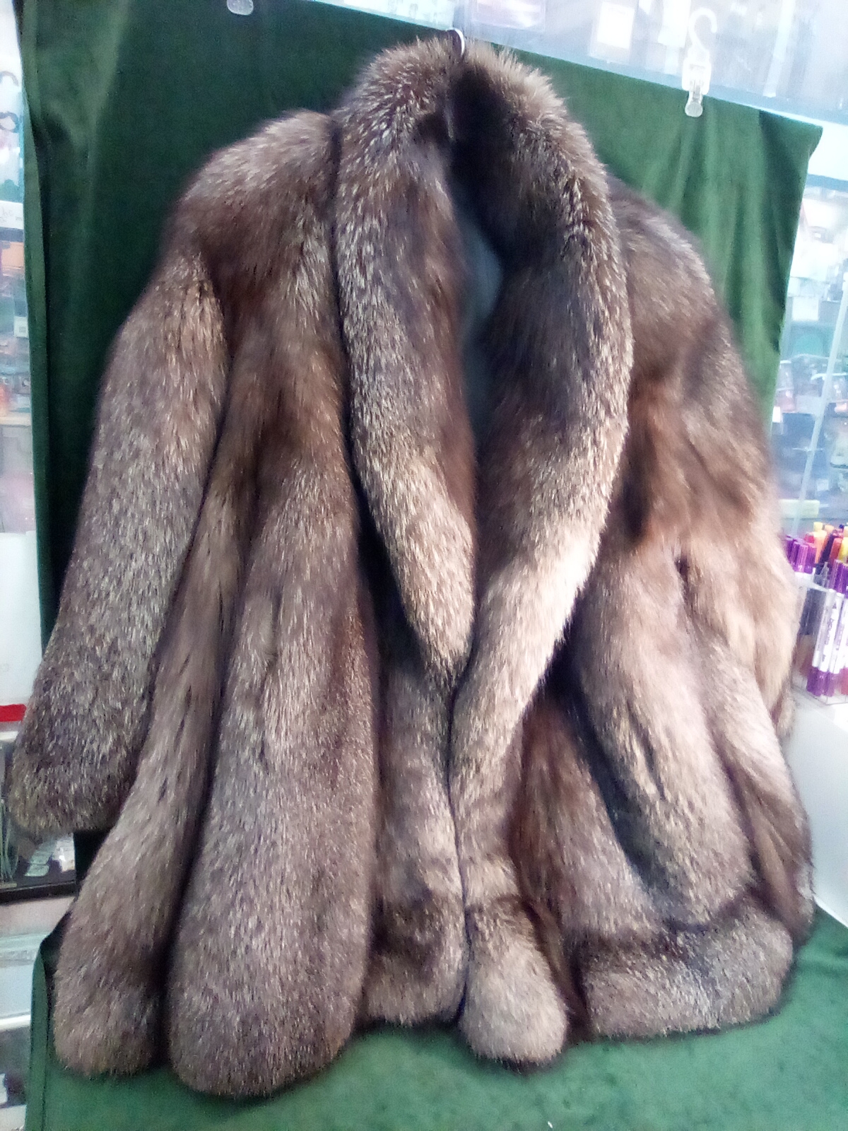 pelliccia grigia corta