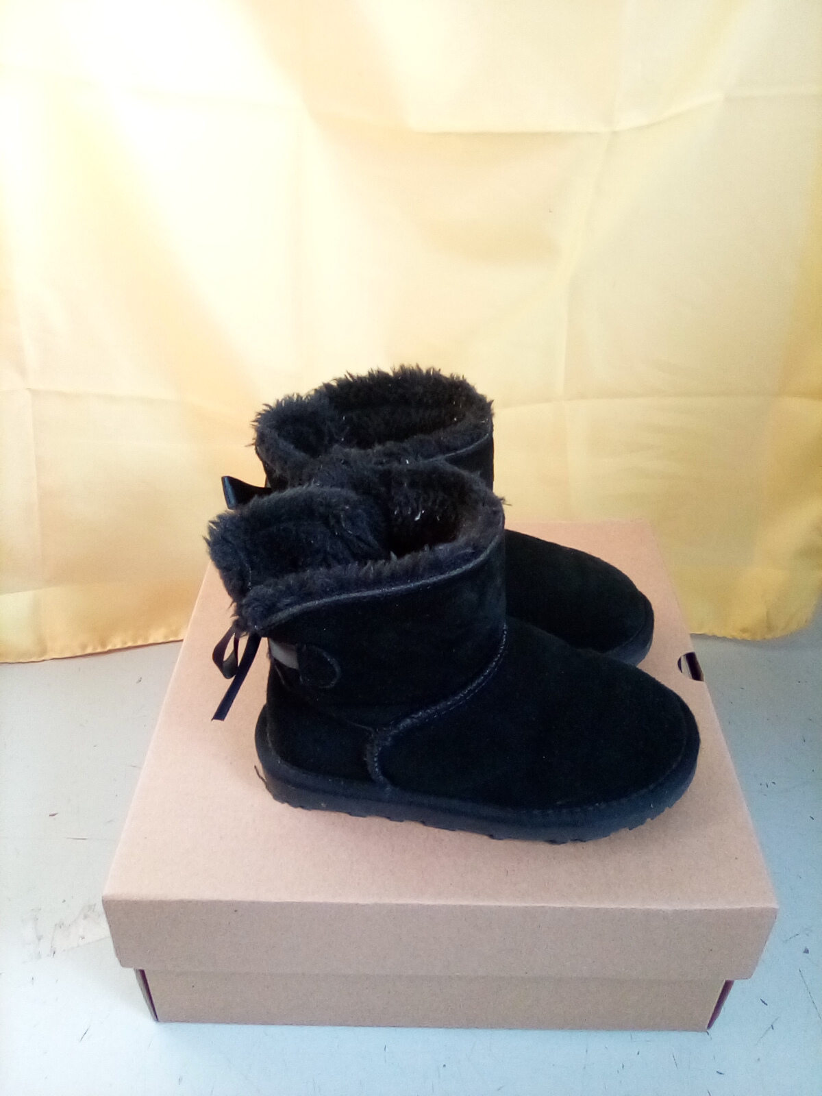  Scoppia gli stivaletti numero 29 neri