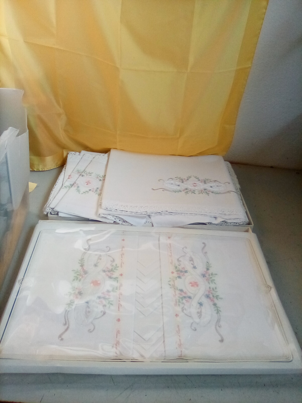  Coordinato con ricami rosa azzurri