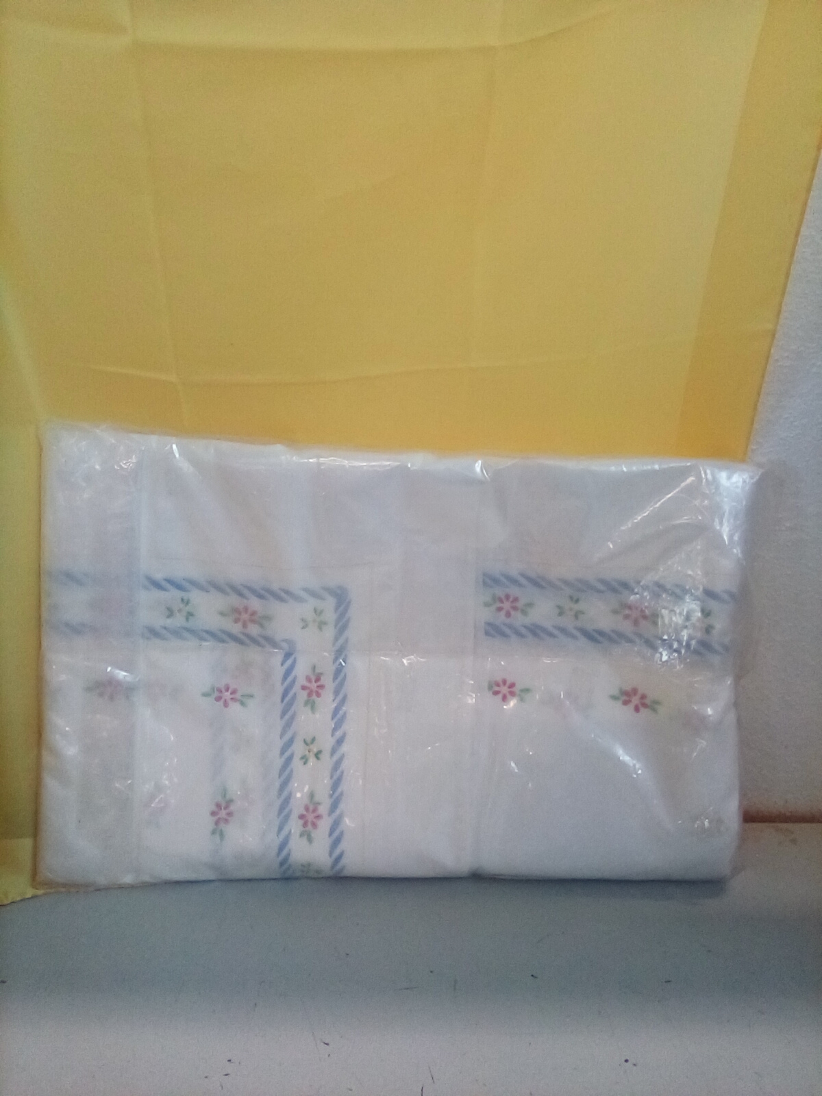 LENZUOLO + 2 FEDERE RICAMATO A MANO