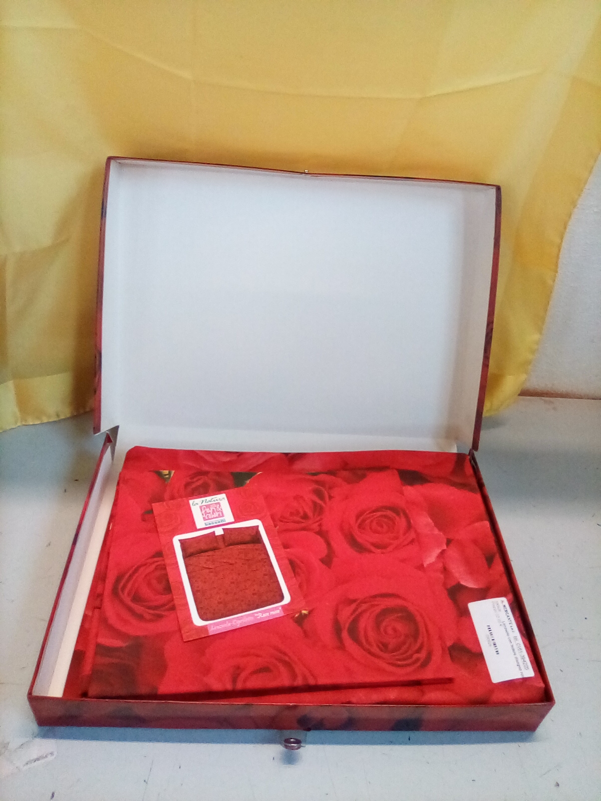  Lenzuolo con federe disegno rose rosse Bassetti