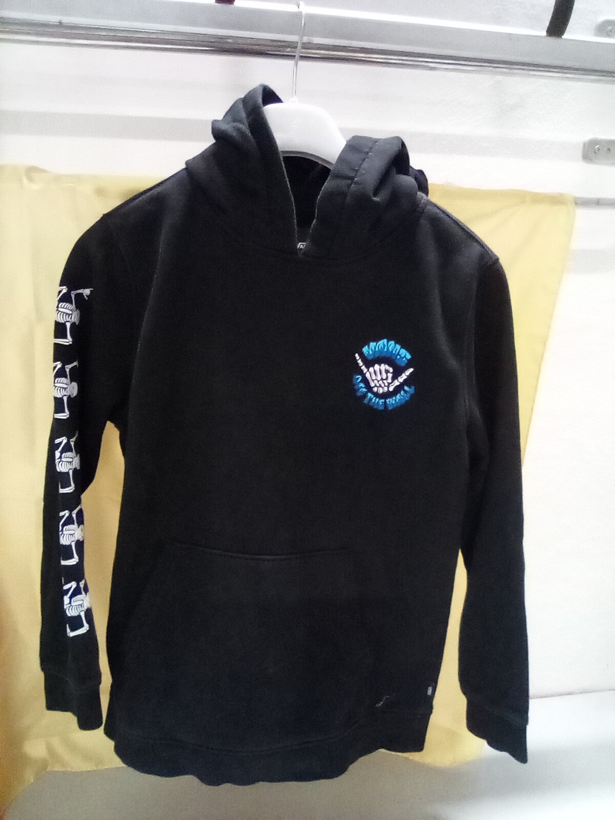 FELPA NERA VANS CON CAPUCCIO