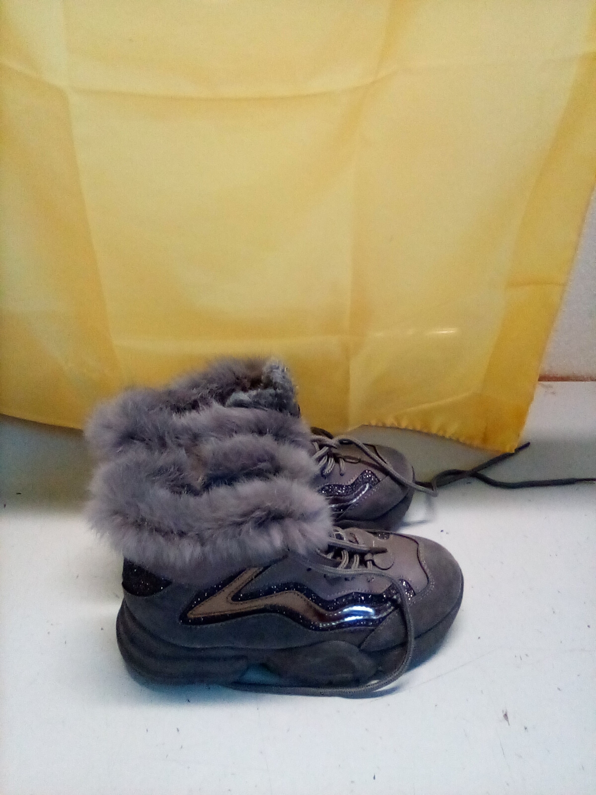 STIVALI GRIGI CON PELO BORDO 