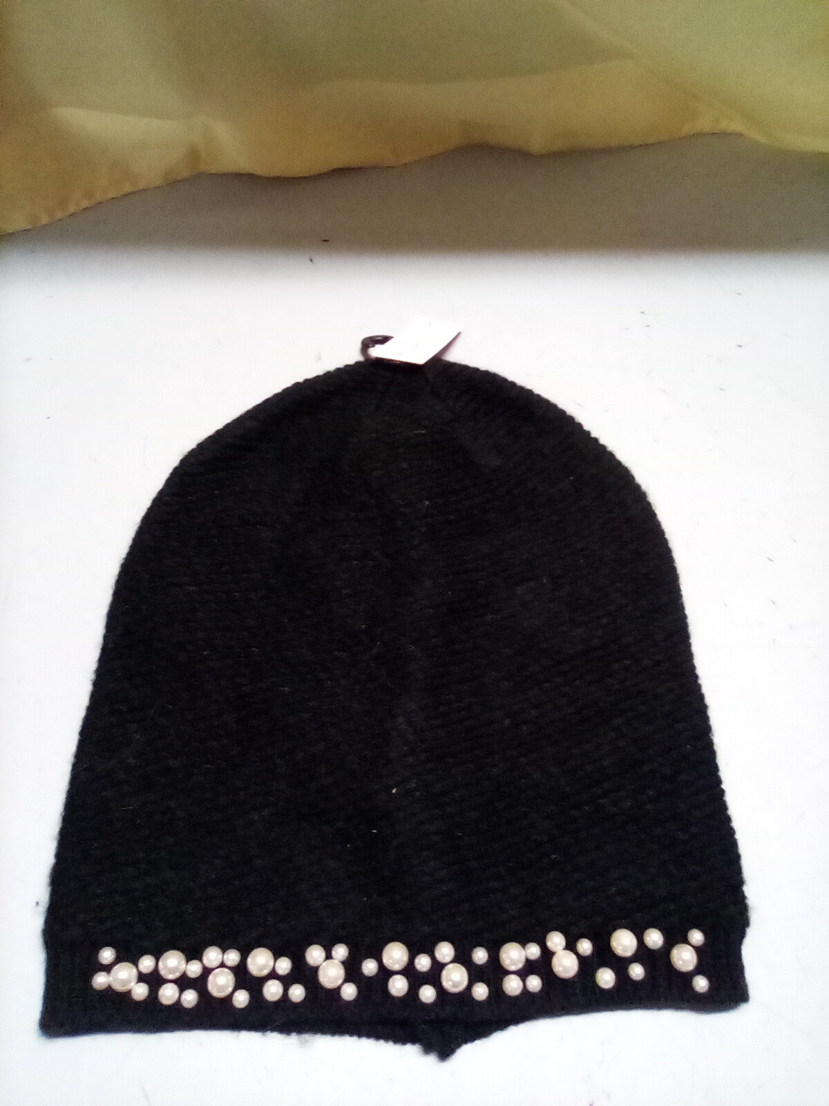 CAPPELLO NERO PERLE PARTICOLARI