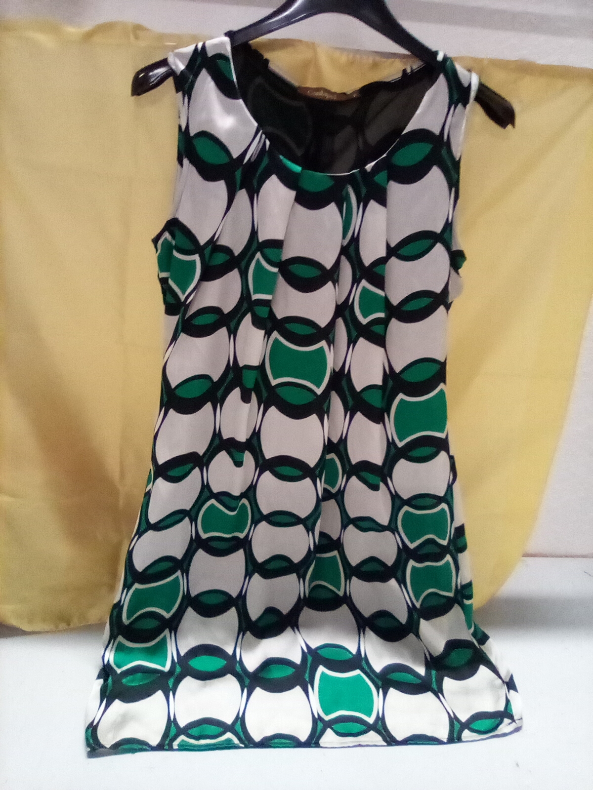 ABITO VERDE E BAINCO CONBIPEL