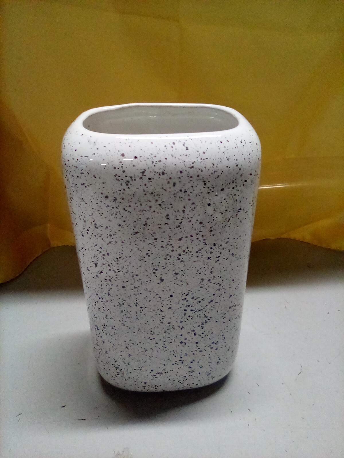 VASO BIANCO PUNT. NERO