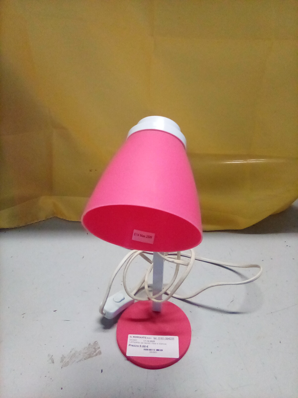  Lampada da tavolo rosa e bianca