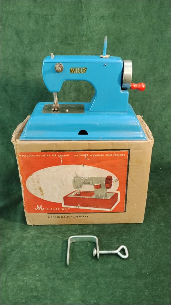 MILLY macchina da cucire anni 60