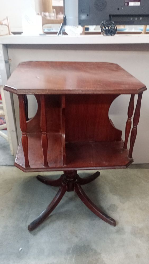 LIBRERIA GIREVOLE 
45×45 H 65