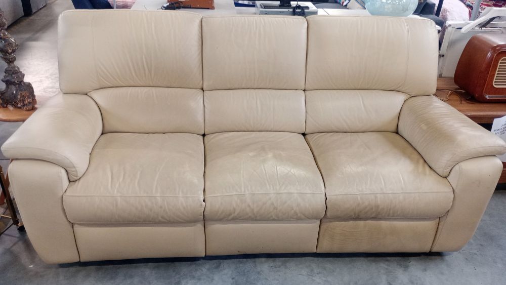 CHATEAUDAX DIVANO IN PELLE BIANCA RELAX 
L 210
P 90
H 100